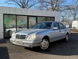 Silber Gebraucht 1998 Mercedes E240 Elegance Limousine | 3.800 € (Fairer Preis)