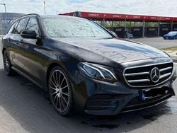 Schwarz Gebraucht 2017 Mercedes E400 AMG line Kombi | 28.000 € (Teuer)