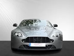 Aston Martin V12 Vantage
