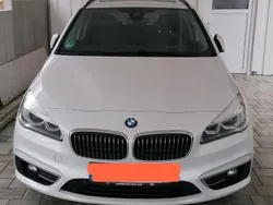 Weiß Gebraucht 2016 BMW 225 Active Tourer iPerformance Van / Kleinbus | 16.900 € (Fairer Preis)