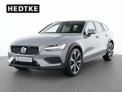 Grau Gebraucht 2023 Volvo V60 CC Plus Kombi | 39.990 € (Fairer Preis)