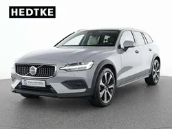 Grau Gebraucht 2023 Volvo V60 CC Plus Kombi | 39.990 € (Fairer Preis)