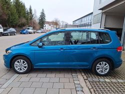 Blau Gebraucht 2022 VW Touran Van / Kleinbus | 22.999 €