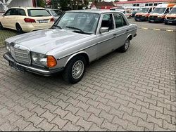 Silber Gebraucht 1984 Mercedes E230 Limousine | 3.500 €