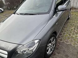 Grau Gebraucht 2012 Mercedes B200 Van / Kleinbus | 9.400 € (Guter Preis)