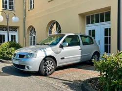 Silber Gebraucht 2005 Renault Clio II Extreme Kleinwagen | 1.400 €