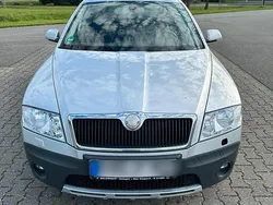 Silber Gebraucht 2007 Skoda Octavia Scout Kombi | 7.620 €