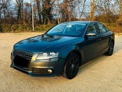 Grau Gebraucht 2010 Audi A4 Ambiente Limousine | 5.399 € (Superpreis)