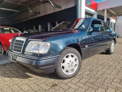 Smaragdschwarz .meta Gebraucht 1996 Mercedes E200 Coupé | 10.950 € (Teuer)