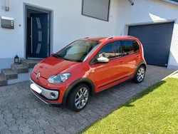 Rot Gebraucht 2014 VW cross up! Kleinwagen | 5.599 € (Guter Preis)