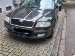 Schwarz Gebraucht 2005 Skoda Octavia Ambiente Kombi | 2.490 €