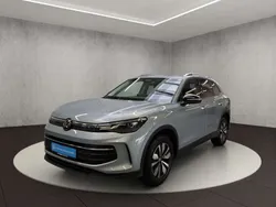 Silber Gebraucht 2024 VW Tiguan Life SUV | 41.800 €