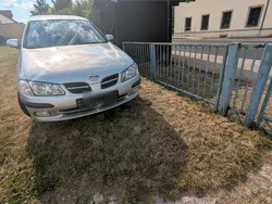 Silber Gebraucht 2001 Nissan Almera Limousine | 1.500 €