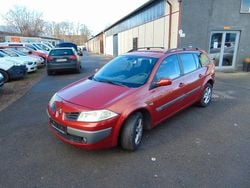 Rot Gebraucht 2006 Renault Mégane II Avantage Limousine | 800 € (Guter Preis)