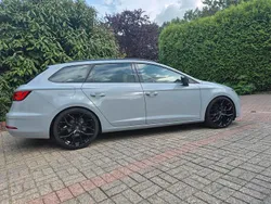 Grau Gebraucht 2018 Seat Leon ST FR Kombi | 14.700 €
