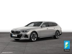 Grau Gebraucht 2024 BMW i5 M Sport Kombi | 63.210 € (Etwas zu teuer)
