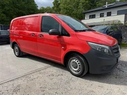 Rot Gebraucht 2015 Mercedes Vito Van / Kleinbus | 10.999 € (Teuer)