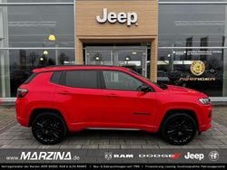 Rot Gebraucht 2023 Jeep Compass Altitude SUV | 28.890 € (Fairer Preis)