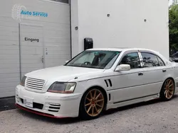 Pearl white metallic Gebraucht 2000 Toyota Crown Limousine | 17.944 €