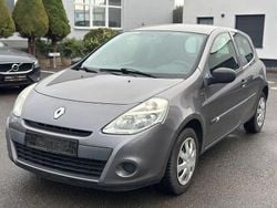Grau Gebraucht 2012 Renault Clio III Kleinwagen | 4.100 € (Fairer Preis)