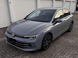 Mondsteingrau Gebraucht 2024 VW Golf VIII Edition Kleinwagen | 31.990 € (Fairer Preis)
