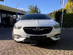 Weiß Gebraucht 2018 Opel Insignia Country Tourer Sport Limousine | 14.000 € (Teuer)