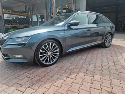 Grau Gebraucht 2018 Skoda Superb LAURIN & KLEMENT Kombi | 16.999 € (Fairer Preis)