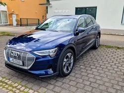 Blau Gebraucht 2020 Audi e-tron Ambiente SUV | 27.990 € (Guter Preis)