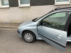 Andere außenfarben Gebraucht 2003 Peugeot 206 Coupé | 800 € (Guter Preis)