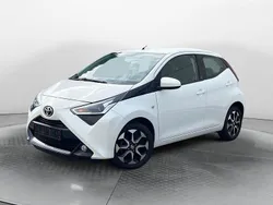 Weiß Gebraucht 2020 Toyota Aygo X-play Kleinwagen | 12.800 € (Fairer Preis)