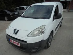 Weiß Gebraucht 2011 Peugeot Partner Comfort Van / Kleinbus | 4.999 € (Teuer)