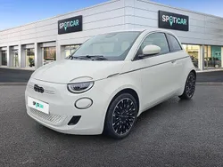 Weiß Gebraucht 2023 Fiat 500e La Prima Kleinwagen | 24.770 € (Etwas zu teuer)