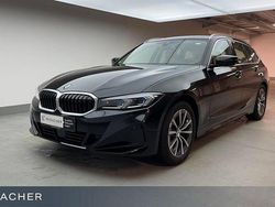 Saphirschwarz metallic Gebraucht 2024 BMW 320 Comfort Edition Kombi | 37.993 € (Fairer Preis)