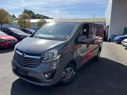 Grau Gebraucht 2017 Opel Vivaro Van | 7.900 € (Fairer Preis)