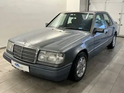 Silber Gebraucht 1990 Mercedes E230 Limousine | 4.980 €