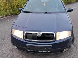 Blau Gebraucht 2002 Skoda Fabia Kleinwagen | 700 € (Guter Preis)