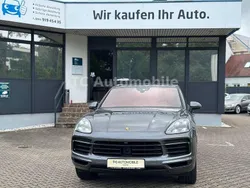 Grau Gebraucht 2020 Porsche Cayenne Chrono SUV | 64.490 € (Etwas zu teuer)