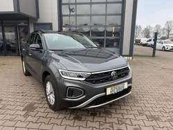 Indiumgrau metallic Gebraucht 2023 VW T-Roc Life SUV | 25.490 € (Superpreis)