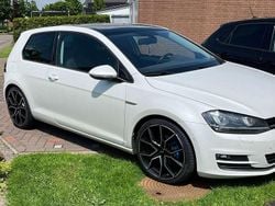 Weiß Gebraucht 2015 VW Golf VII Cup Limousine | 10.000 € (Guter Preis)