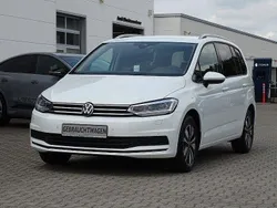 Weiß Gebraucht 2024 VW Touran Move Van / Kleinbus | 36.990 € (Fairer Preis)