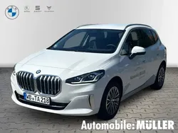 Weiss Gebraucht 2025 BMW 218 Active Tourer Luxury Line Van / Kleinbus | 37.800 € (Guter Preis)