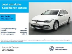Schwarz / oryxweiss perlmutteffekt (metallic) Gebraucht 2024 VW Golf VIII Life Limousine | 24.680 € (Guter Preis)