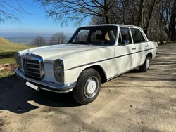 Weiß Gebraucht 1972 Mercedes 200/8 Limousine | 9.500 €