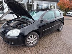 Schwarz Gebraucht 2004 VW Golf V Kleinwagen | 2.450 €