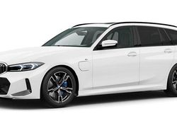 Weiß Gebraucht 2025 BMW 330e Comfort Edition Kombi | 48.849 € (Superpreis)