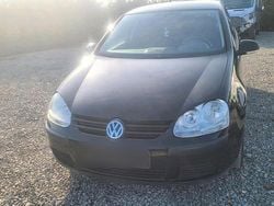 Schwarz Gebraucht 2004 VW Golf V Kleinwagen | 900 € (Fairer Preis)