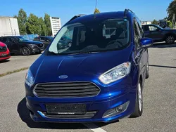 Blau Gebraucht 2015 Ford Tourneo Courier Titanium Van / Kleinbus | 8.900 € (Fairer Preis)