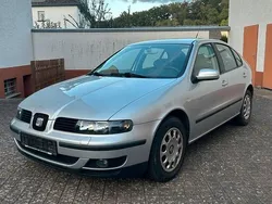 Grau Gebraucht 2001 Seat Leon Limousine | 1.600 € (Fairer Preis)