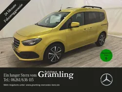 Limonitgelb Gebraucht 2023 Mercedes T180 Style Van / Kleinbus | 27.879 € (Fairer Preis)