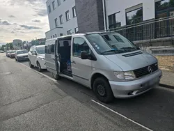 Grün Gebraucht 2001 Mercedes Vito Van / Kleinbus | 8.300 €